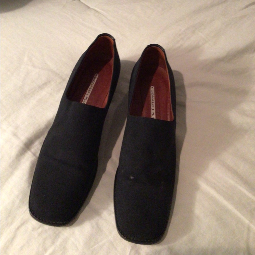 Donald Pliner stretch shoes